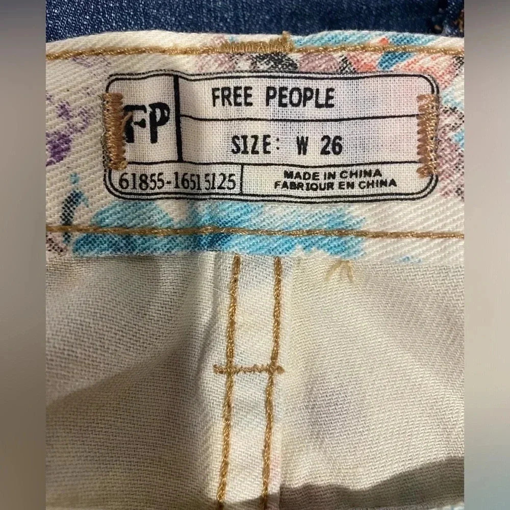 Free People White Floral Print Denim Distressed High Waist Shorts Size 26 - Picture 6 of 9
